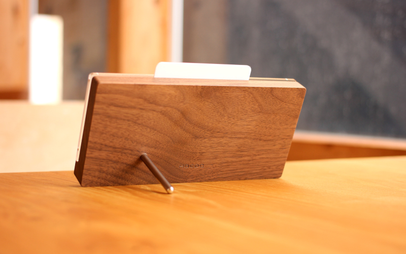 木製デザイン雑貨ブランド「Hacoa」木の経年変化を楽しむ卓上万年カレンダー 「Desk Calendar Eternal」