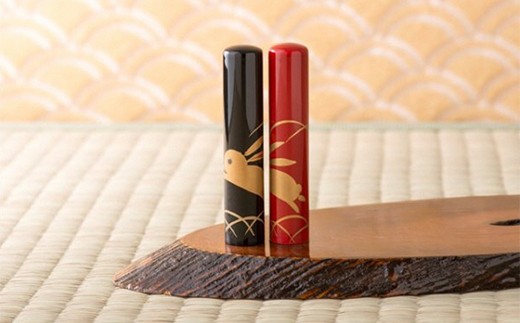 彫り士と蒔絵士の技術の融合『蒔絵印鑑12mm（うさぎ・さくら）』