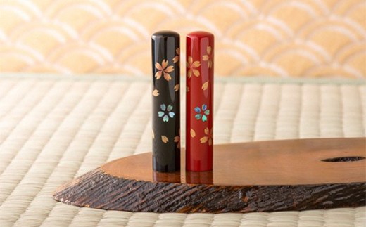 彫り士と蒔絵士の技術の融合『蒔絵印鑑12mm（うさぎ・さくら）』