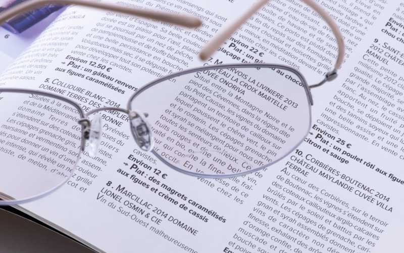 【選べるカラーと度数】チタンプラス（男女兼用）目を守るサングラス＋お出かけルーペ