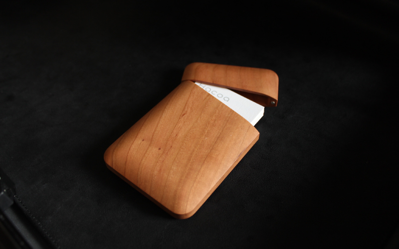 木製デザイン雑貨ブランド「Hacoa」おしゃれで美しいデザインの木製名刺入れ「Card Case Gentle」チェリー