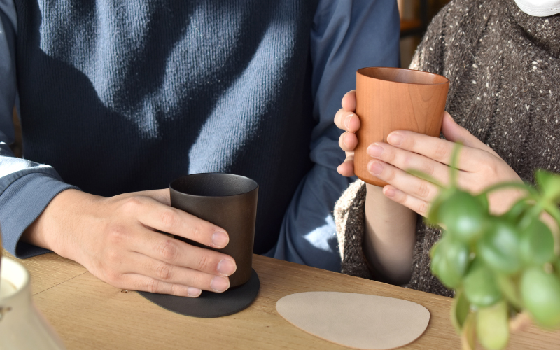 木製デザイン雑貨ブランド「Hacoa」食卓に温もりを添える天然木チェリーのコップ「Wooden Cup」 チェリー