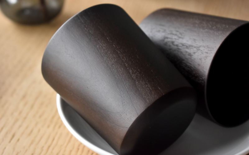 木製デザイン雑貨ブランド「Hacoa」食卓に温もりを添える天然木チェリーのコップ「Wooden Cup」 ダークブラウン