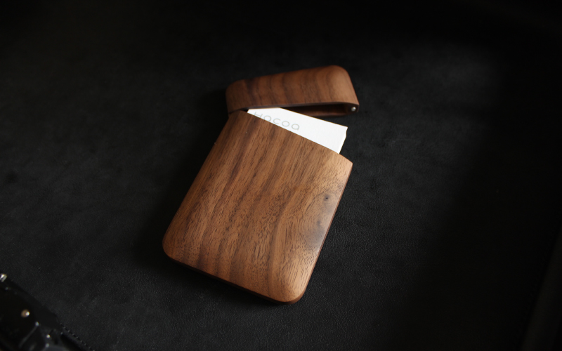 木製デザイン雑貨ブランド「Hacoa」おしゃれで美しいデザインの木製名刺入れ「Card Case Gentle」ウォールナット