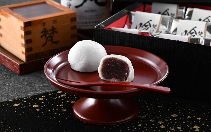 鯖江の銘酒「梵（ぼん）」を使用した日本酒香る酒まんじゅう １２個詰合せ