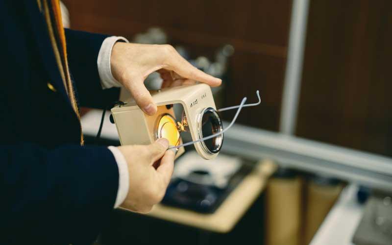 約300種類のレンズから選ぶ マイサングラス作り体験